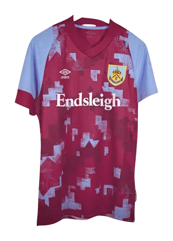 Burnley 22-23   1º Equipación